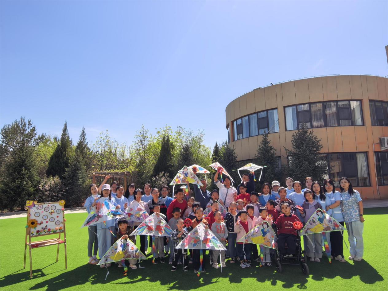 春风伴童趣，纸鸢寄童心